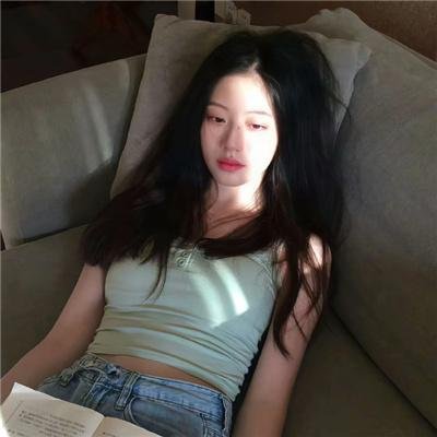 坐着的女人